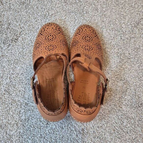 Spring Step Women's Size 6 Leather Ankle Strap Wedges Sandals - Picture 4 of 8